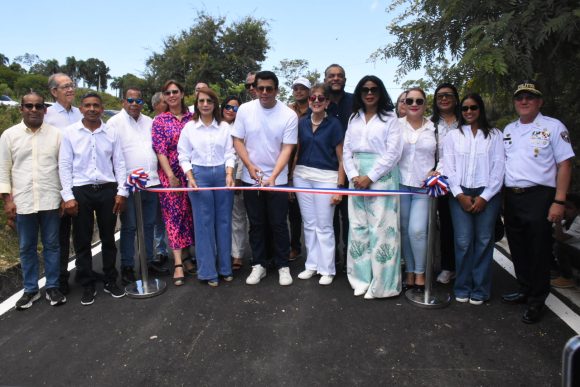 Collado inaugura reconstrucción calles en turístico municipio de Sosúa.