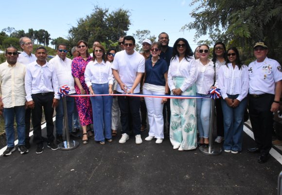 Collado inaugura reconstrucción calles en turístico municipio de Sosúa.