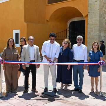 Turismo inaugura la restauración de 15 fachadas patrimoniales en la Ciudad Colonial.