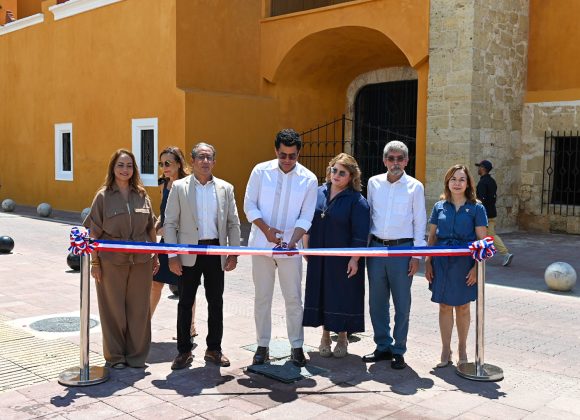 Turismo inaugura la restauración de 15 fachadas patrimoniales en la Ciudad Colonial.
