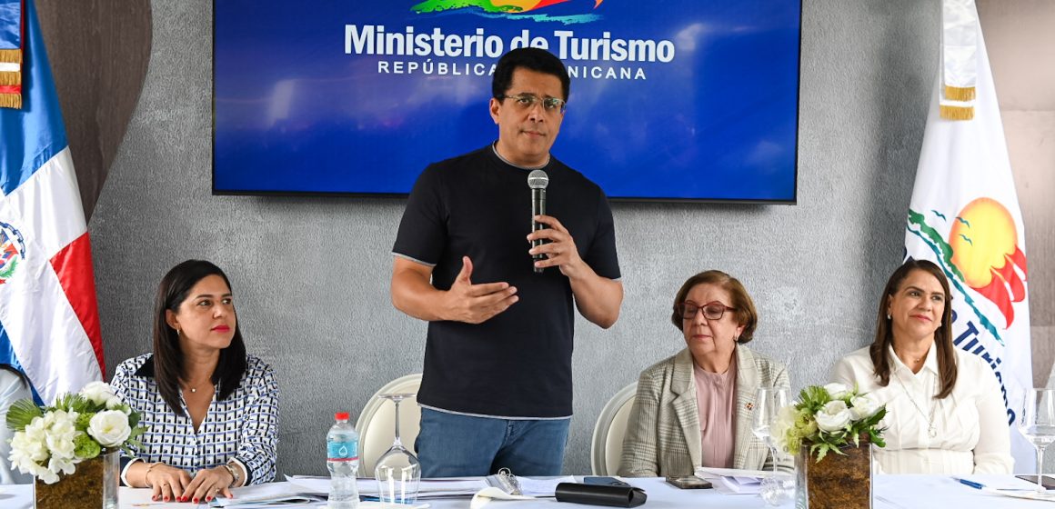Ministro Collado deja iniciada obra de reconstrucción municipio Salcedo, Hermanas Mirabal.