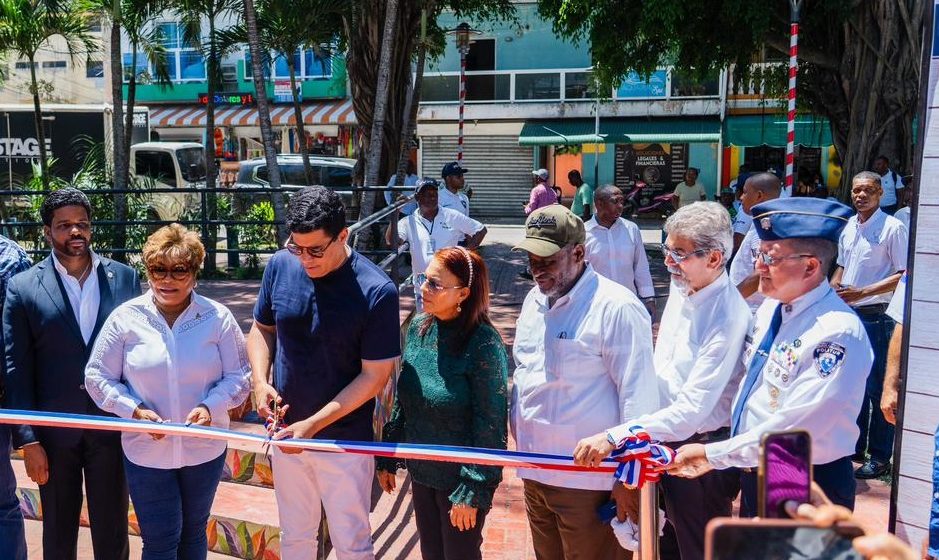 David Collado inicia reordenamiento de Boca Chica entrega obras e inicia otras.