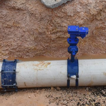 CAASD repara avería en tubería de agua potable en avenida Máximo Gómez con Nicolás de Ovando