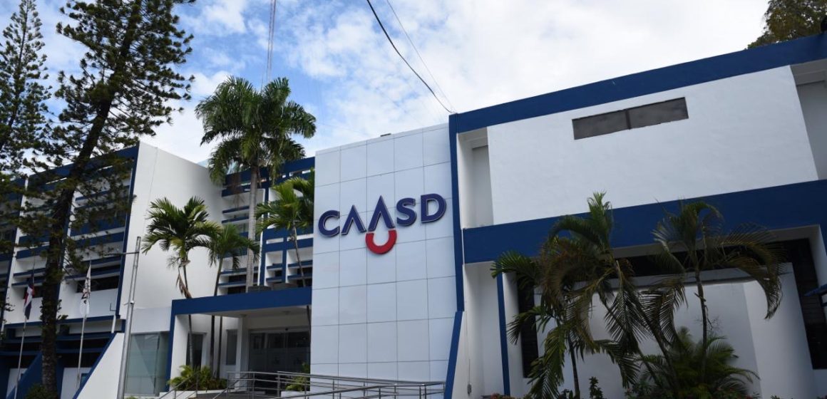 CAASD trabaja para solucionar avería causada por lluvias que limita suministro de agua potable en Las Praderas