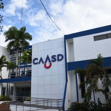 CAASD trabaja para solucionar avería causada por lluvias que limita suministro de agua potable en Las Praderas