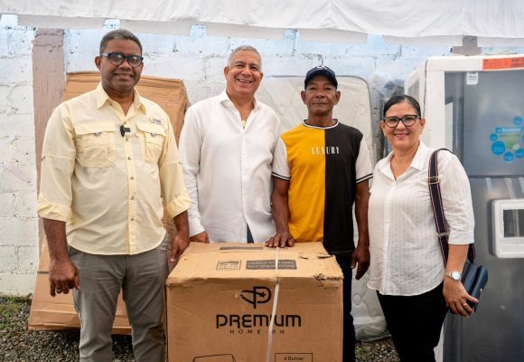 Propeep y Plan Social brindan apoyo a familias ocoeñas afectadas por las lluvias de Melissa