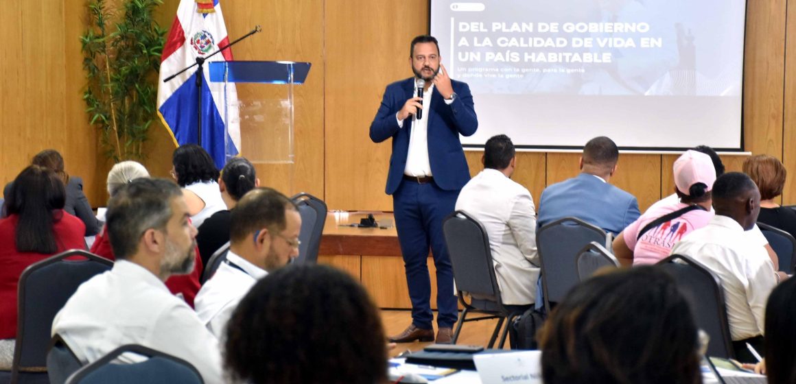 Gobierno consulta sector social para definir acciones que beneficiarán a niños, mujeres y personas envejecientes en 2026