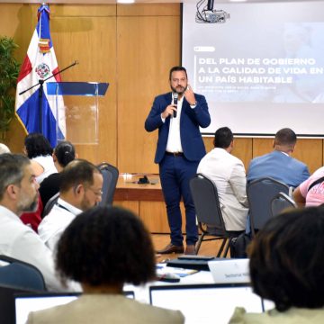 Gobierno consulta sector social para definir acciones que beneficiarán a niños, mujeres y personas envejecientes en 2026