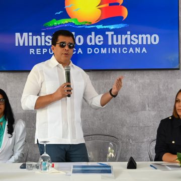 Turismo inicia reconstrucción del parque Anacaona, en Constanza.