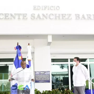 Yayo Sanz Lovatón destaca aportes institucionales de Vicente Sánchez Baret en Aduanas