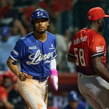 Licey vence al Escogido en extrainnings con wild pitch en noche inaugural