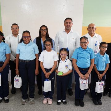 0f8c1993-b04a-403b-a078-7a2f15b4e6f3 El INABIE mejora la calidad de vida de 302 estudiantes de Jarabacoa con la entrega de lentes correctivos