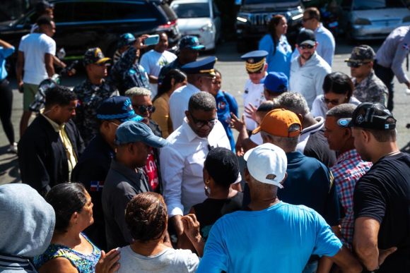 Propeep dona dos motocicletas al destacamento de la Policía Nacional en La Zurza II para fortalecer la seguridad en la zona