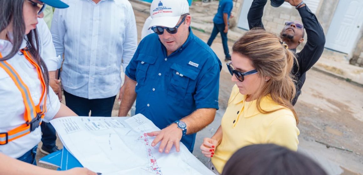 Ministro Paliza supervisa avances del proyecto de transformación en Las Lilas
