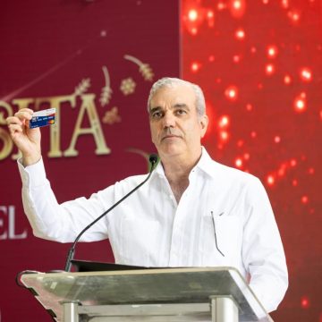 53a431d8-5d0c-44e4-9c31-de8fd4e14b00 Presidente Abinader lanza el Bono Navideño 2025 para 2.6 millones de dominicanos; llama al pueblo a fortalecer la familia y la unión nacional en esta Navidad