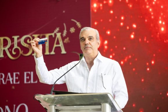 Presidente Abinader lanza el Bono Navideño 2025 para 2.6 millones de dominicanos; llama al pueblo a fortalecer la familia y la unión nacional en esta Navidad