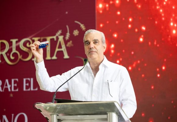 Presidente Abinader lanza el Bono Navideño 2025 para 2.6 millones de dominicanos; llama al pueblo a fortalecer la familia y la unión nacional en esta Navidad