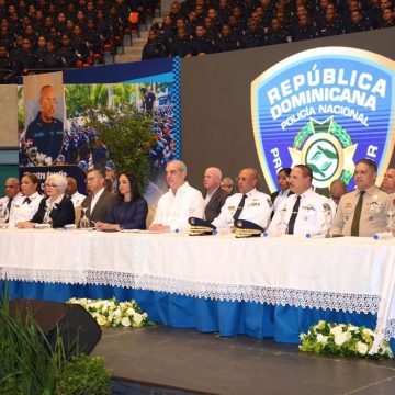 58f2eb12-daeb-44c5-844a-523b563c05b5 Presidente Abinader juramenta 2,421 nuevos agentes, con ello suman 6,500 policías formados en el marco de la Reforma Policial