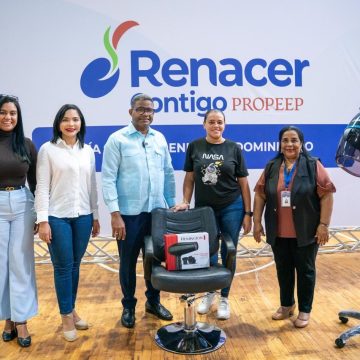 7b3417e6-3577-4d57-a6b5-6f88fe5352a7 Propeep impulsa emprendedores con apoyo de RD$5.3 millones en equipos y herramientas de trabajo a través programa “Renacer Contigo”