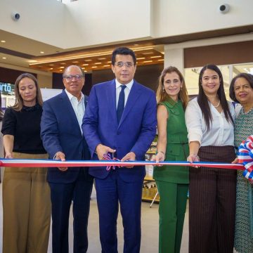 Feria Emprendedores David Collado inaugura feria de Emprendedores en Santiago.