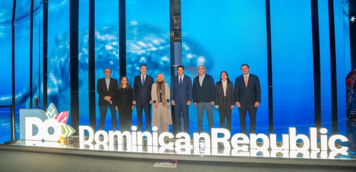 IMG-20251104-WA0112 RD brilla en inicio de feria turística de Inglaterra.