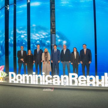 IMG-20251104-WA0112 RD brilla en inicio de feria turística de Inglaterra.