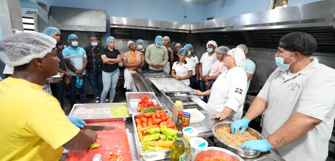 aa57ad45-0913-4066-9971-28d8854365db El INABIE fortalece la calidad del almuerzo escolar con capacitaciones a suplidores en buenas prácticas