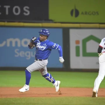 Domingo Leyba impulsa al Licey a la victoria sobre el Escogido; Mejía asegura el salvamento 17
