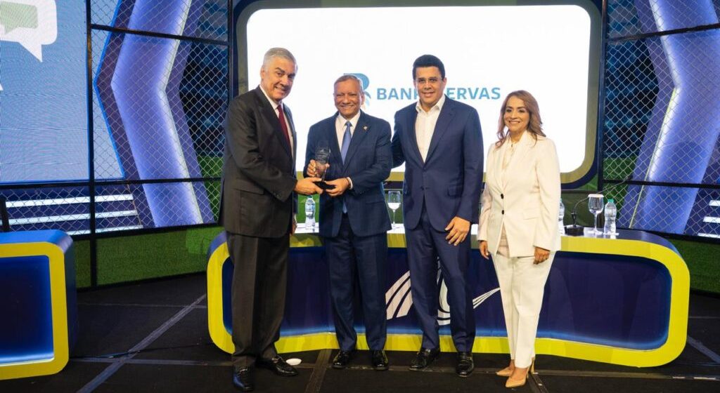 whatsapp-image-2025-11-25-at-72830-pm-1024x681 (1) Asonahores reconoce a Banreservas por su aporte al desarrollo del turismo