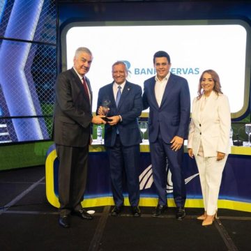 whatsapp-image-2025-11-25-at-72830-pm-1024x681 (1) Asonahores reconoce a Banreservas por su aporte al desarrollo del turismo