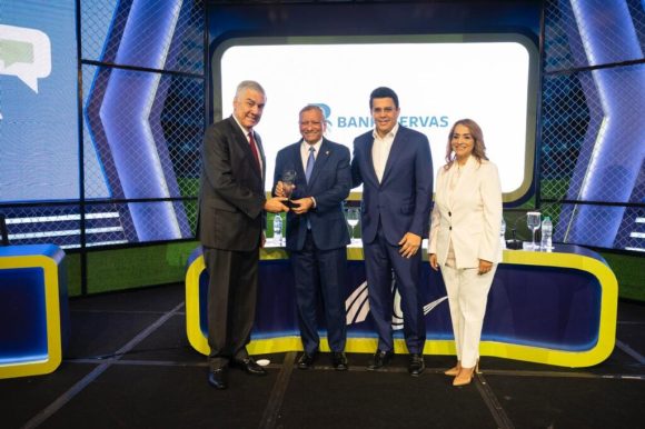 whatsapp-image-2025-11-25-at-72830-pm-1024x681 (1) Asonahores reconoce a Banreservas por su aporte al desarrollo del turismo