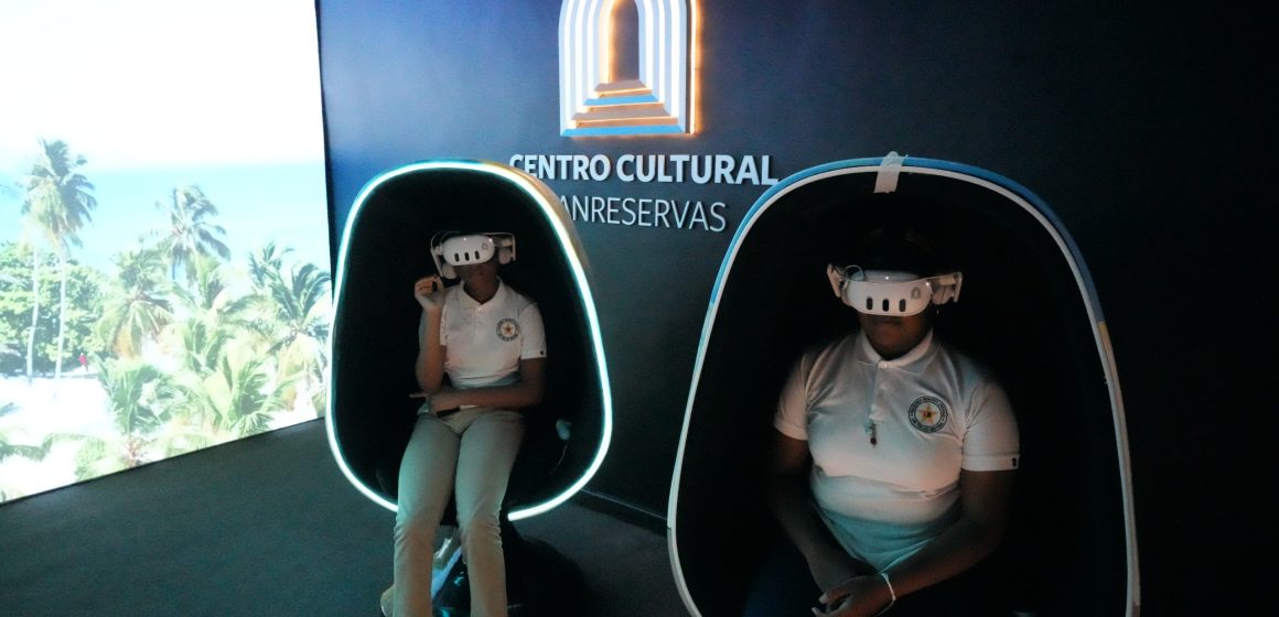 Estudiantes aprenden historia y cultura fuera del aula con programa del INABIE