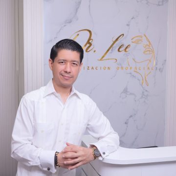 10721e02-1715-44c2-bc58-2da6543bd4c5 Clínica Dr. Lee presenta cómo llegar a las fiestas de navidad 10 Años más joven.