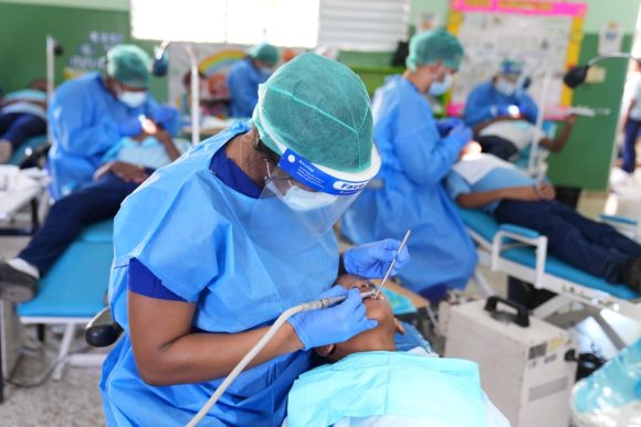 El INABIE beneficia a más de 620 estudiantes de Pedernales con soluciones de salud bucal