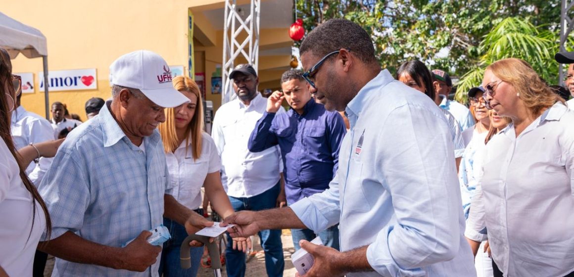 Propeep ilumina la Navidad en San Cristóbal con encendido de parque, jornada social y entrega Bono Navideño