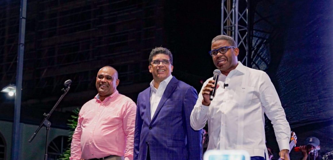 Propeep da inicio a festividades navideñas con encendido Parque de las Luces en SDE