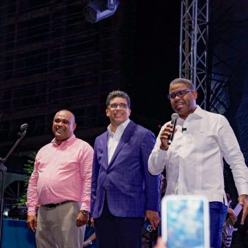 Propeep da inicio a festividades navideñas con encendido Parque de las Luces en SDE