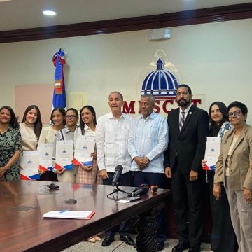 50547a28-fc74-48a7-88cc-7afa7fa7e28a Gobierno otorga 38,248 becas nacionales, 9,292 internacionales y 146,000 becas en lenguas extranjeras