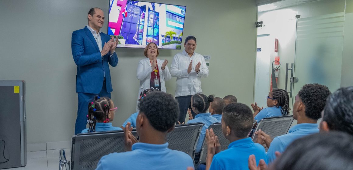 7e6e8dac-3017-4ff7-851e-8c001ec0e908 El INABIE mejora calidad de vida de 11 estudiantes con la realización de cirugías de corrección visual