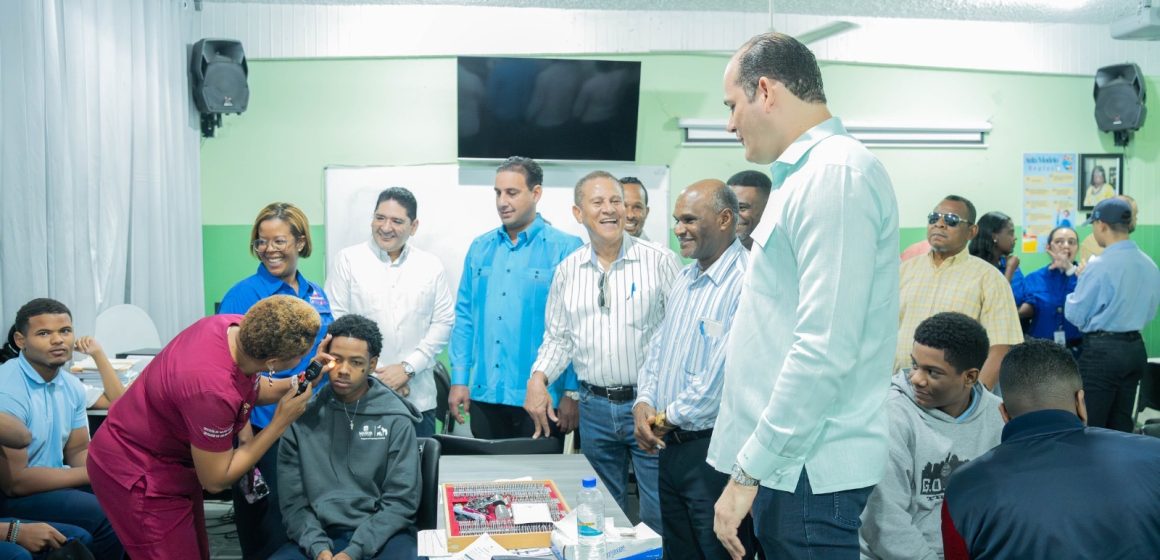 El INABIE beneficia a más de 1,300 estudiantes de Cotuí en Jornada de Salud Integral