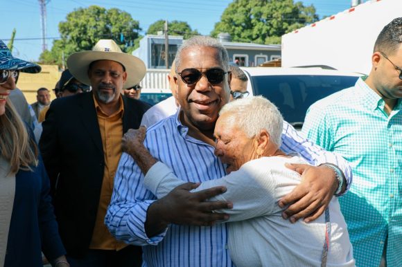 9c47381b-983b-4517-92b2-9b809a4b982e Tony Peña dirige intensas jornadas sociales en la Línea Noroeste para garantizar inclusión y bienestar a familias vulnerables.