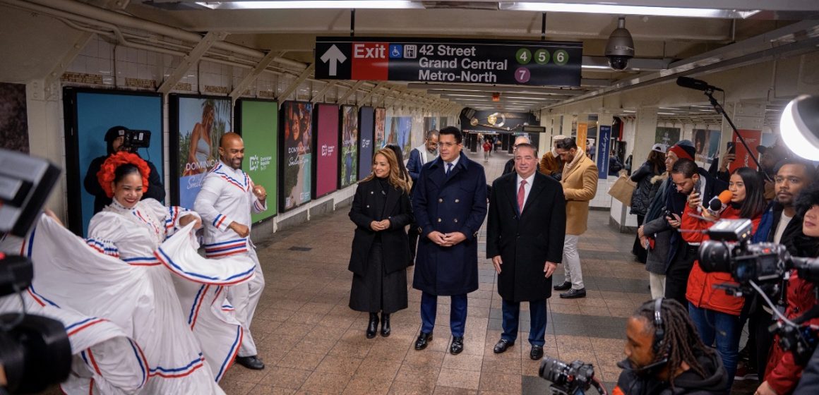 Screenshot Turismo llena de color y sabor dominicano Grand Central de NY.