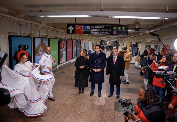 Turismo llena de color y sabor dominicano Grand Central de NY.