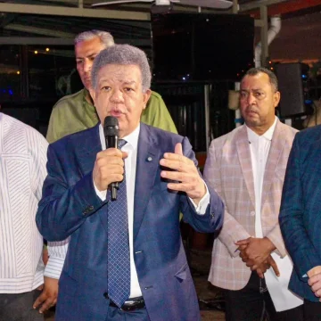 WhatsApp-Image-2025-12-20-at-11.35.03-AM.jpeg Leonel: “La gran estafa a los pobres con SeNaSa marca un año horrible para la República Dominicana”