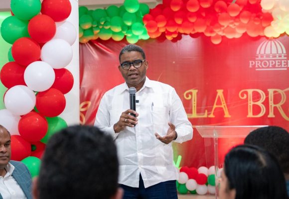 c41ac7b5-682d-4495-aeab-5927f8043d8f Propeep inicia almuerzos navideños con familias con niños autistas y discapacidad