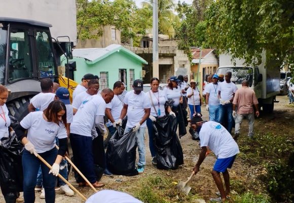 cd0a1ec4-373c-4105-8dab-1281da5fd8e2 CAASD recolecta toneladas desechos en jornada de limpieza de cañadas en el GSD