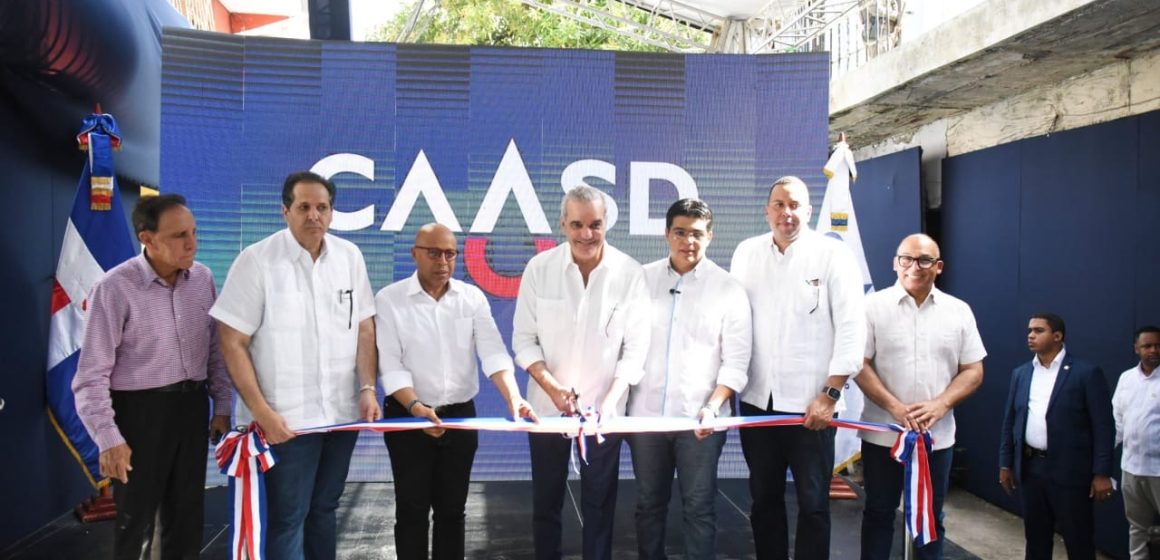 Presidente Abinader y director de la CAASD entregan saneada cañada Los Peralejos ;Intervención fue ejecutada con una inversión superior a los RD$223 millones