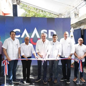 Presidente Abinader y director de la CAASD entregan saneada cañada Los Peralejos ;Intervención fue ejecutada con una inversión superior a los RD$223 millones