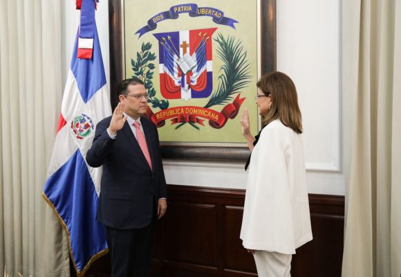 8dcb66c7-2874-4257-a3e0-1f14651ff0aa Raquel Peña deja juramentado a Eduardo Sanz Lovatón como ministro de Industria, Comercio y Mipymes