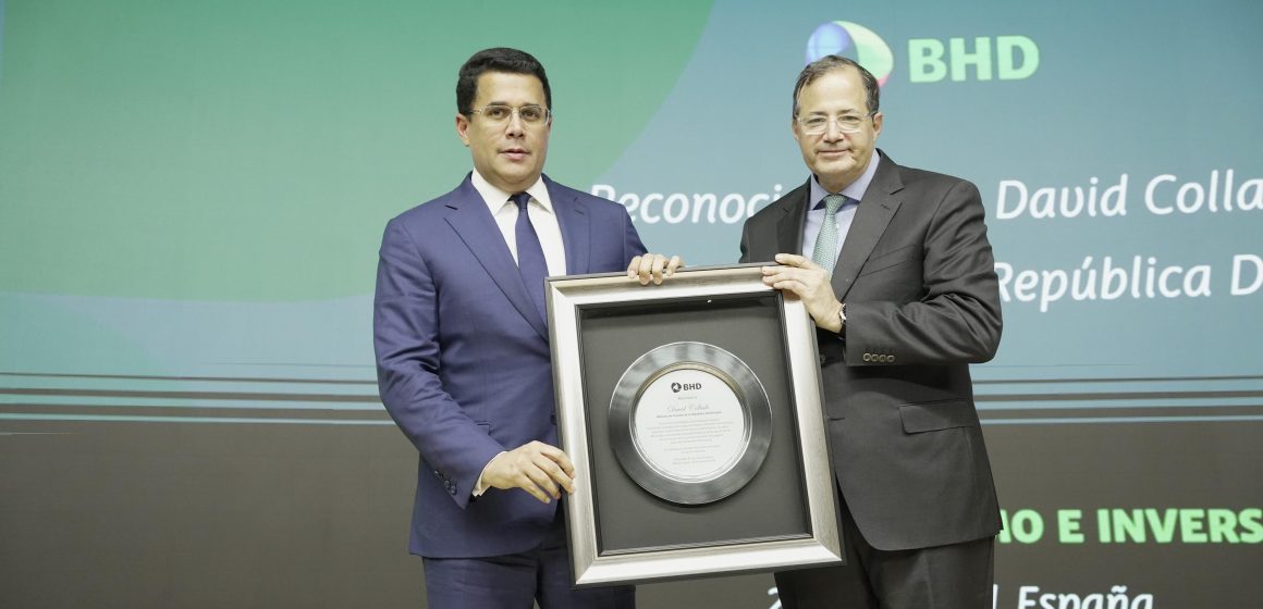 BHD reconoce en FITUR labor de ministro David Collado en favor del turismo.